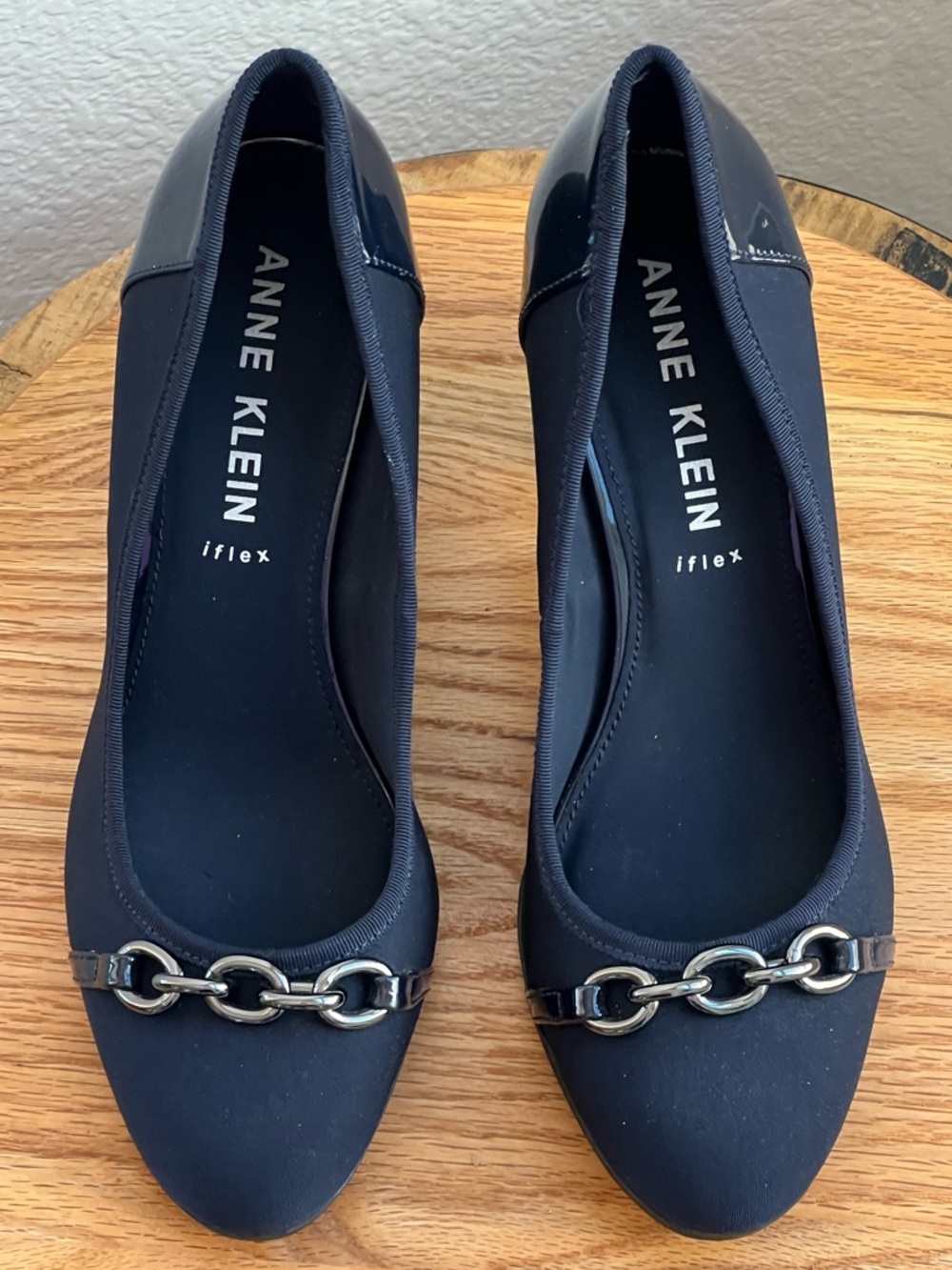 Anne Klein Caitlyn Navy Chain Trim Block Heel Pumps NWOT Size 9 M - Picture 8 of 10
